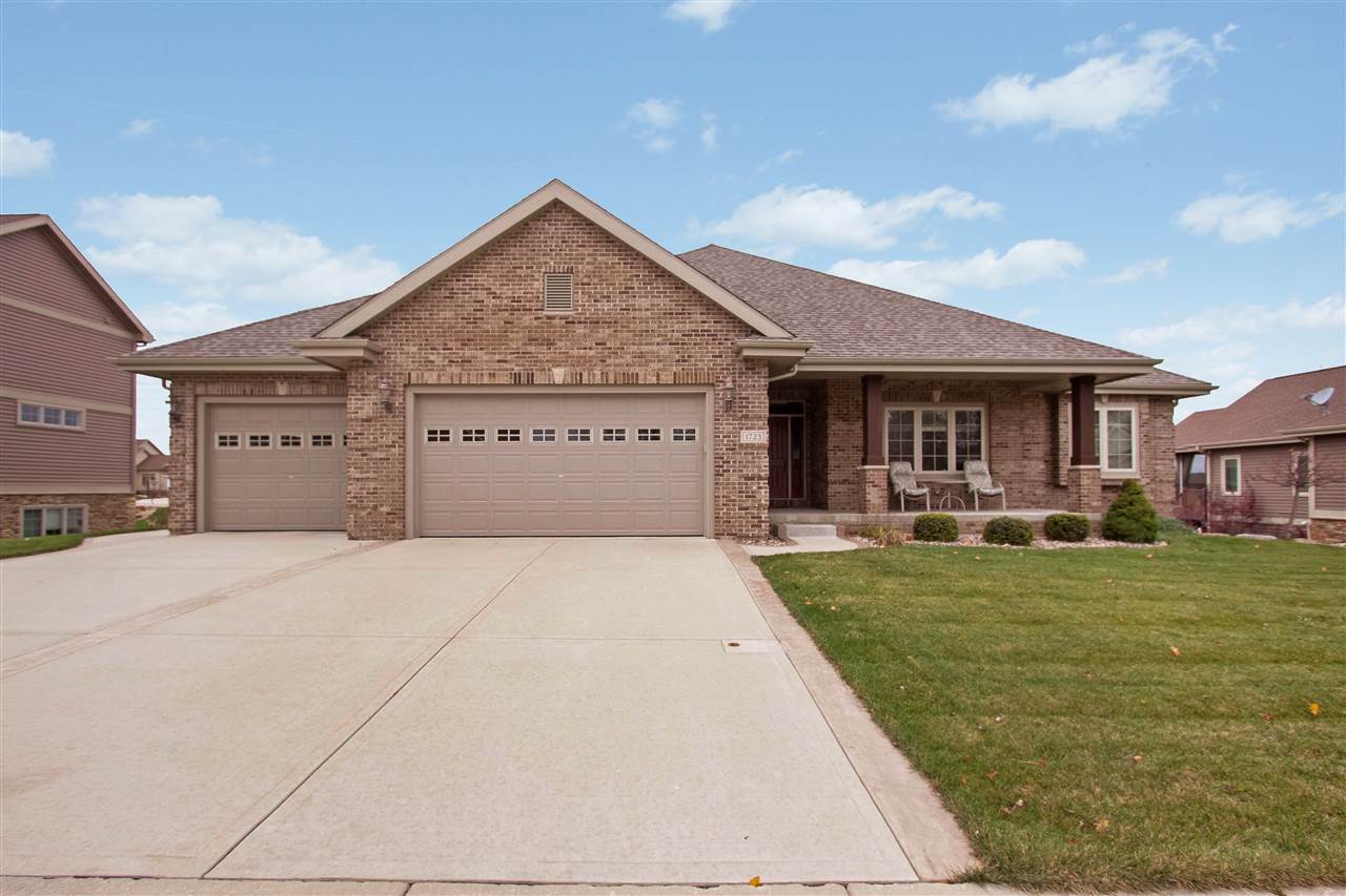1002 Pebblebrook Courtyard