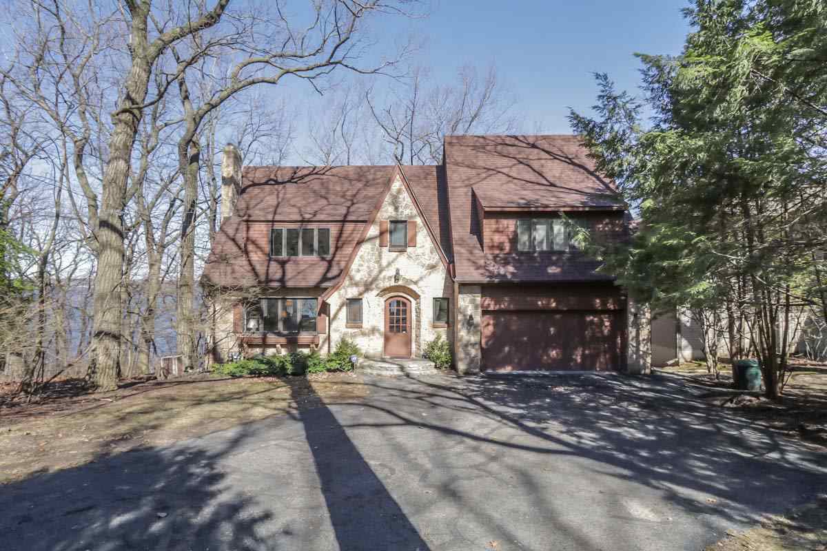 3334 LAKE MENDOTA DR, Madison, WI 53705