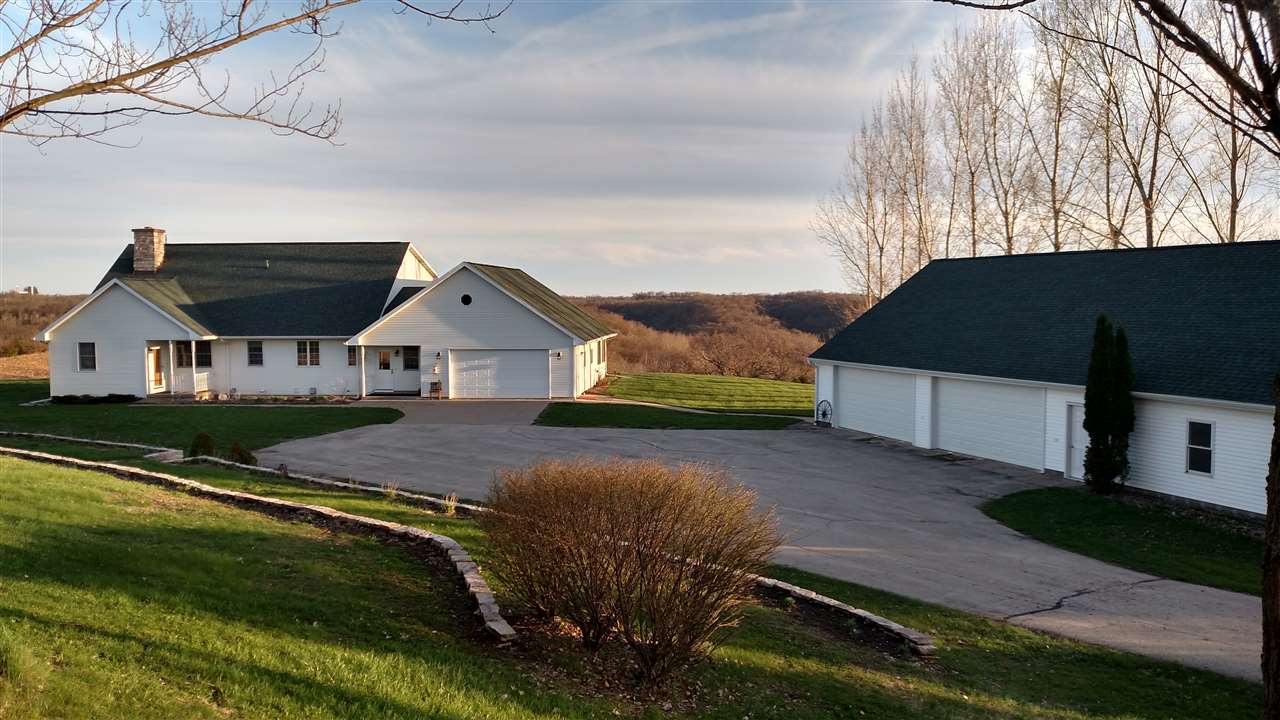 33426 Klema Rd, Prairie Du Chien, WI 53821