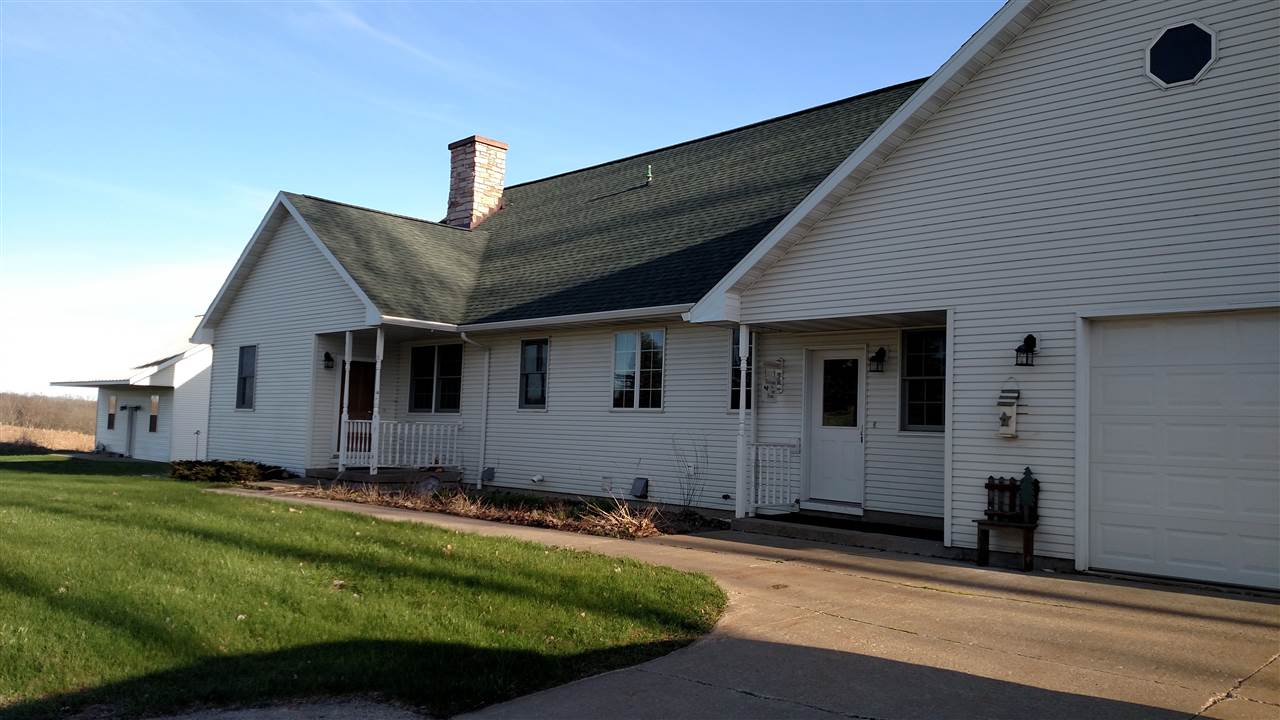 33426 Klema Rd, Prairie Du Chien, WI 53821