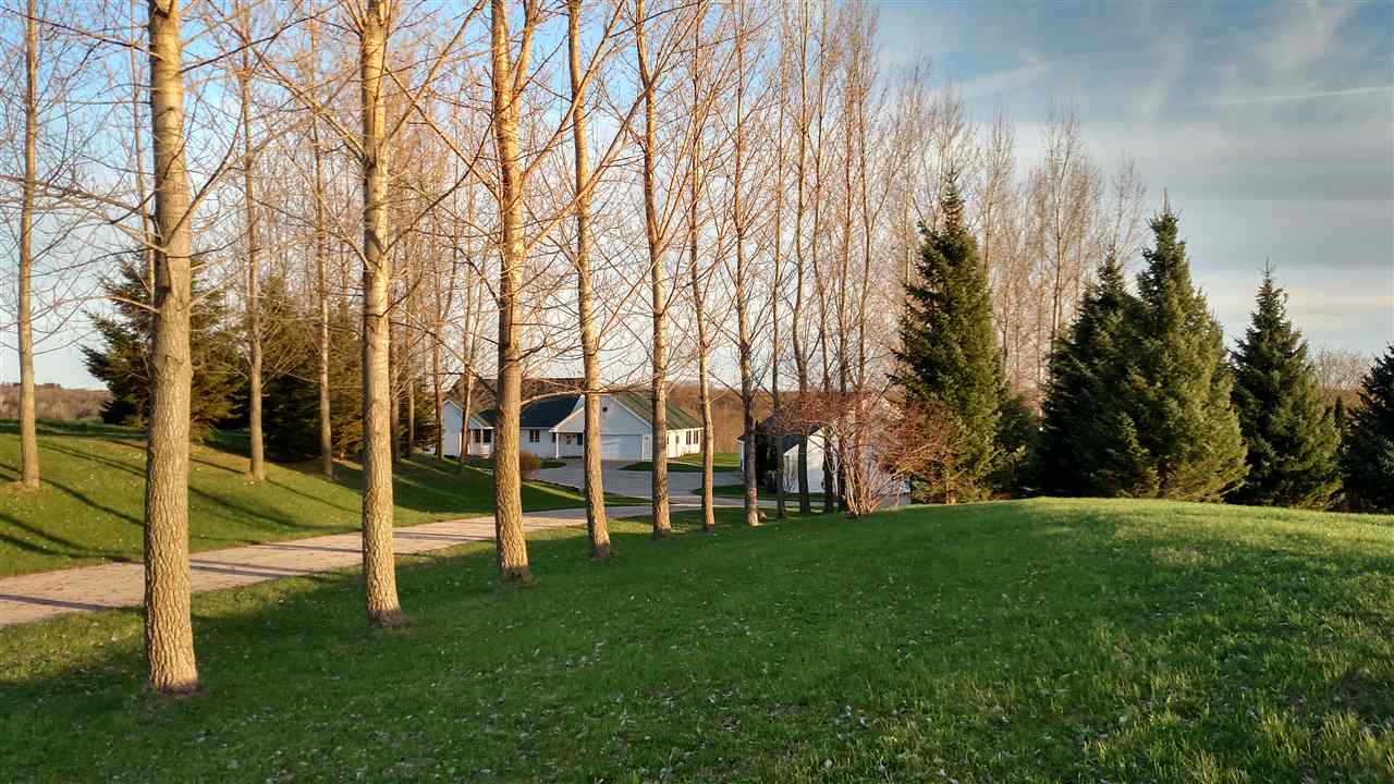 33426 Klema Rd, Prairie Du Chien, WI 53821