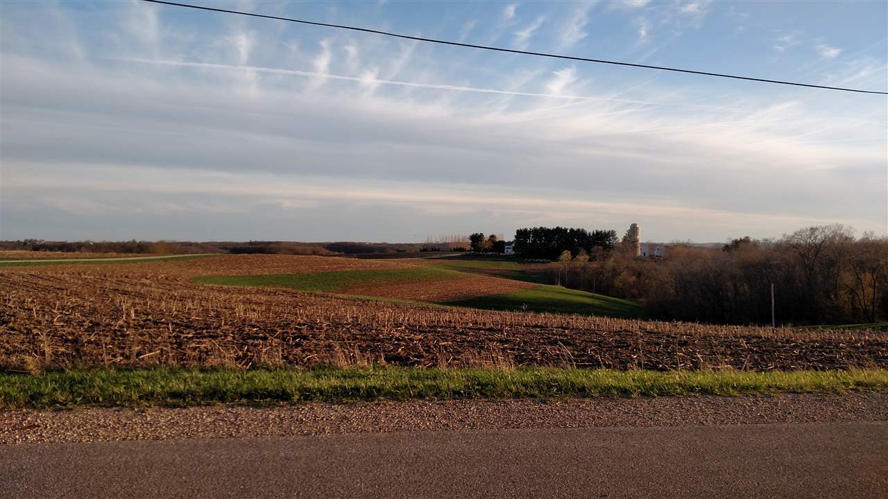 33426 Klema Rd, Prairie Du Chien, WI 53821