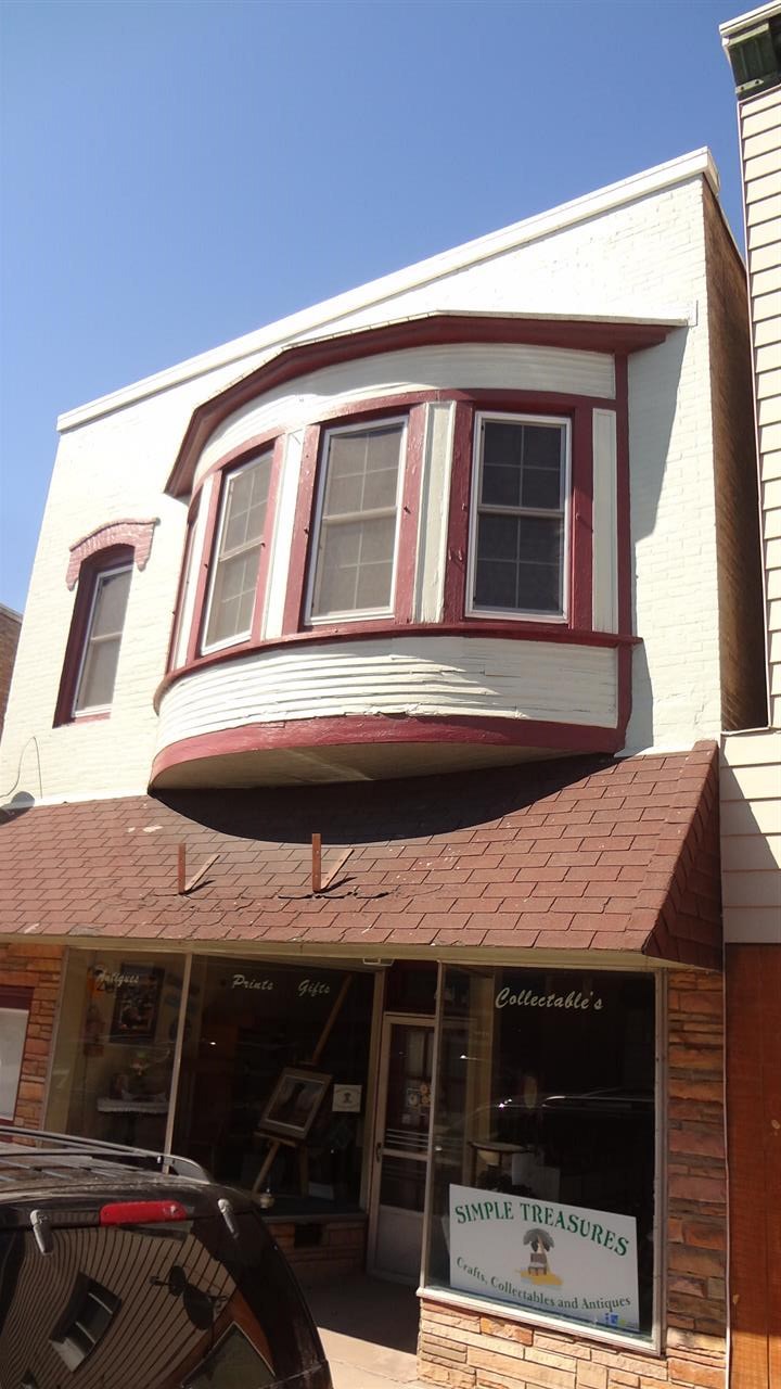 37 W Montello St