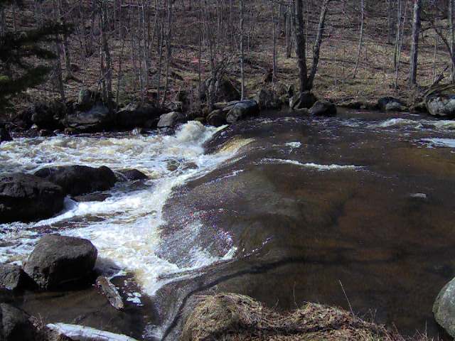 On River Ln