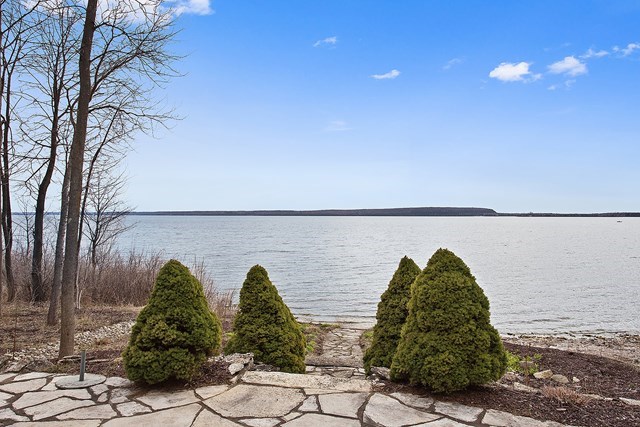 4751 Bay Shore Dr, Sturgeon Bay, WI 54235