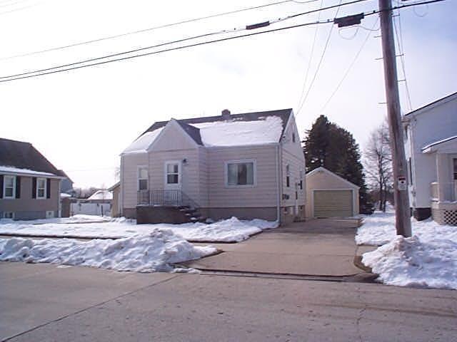 1431 E River St