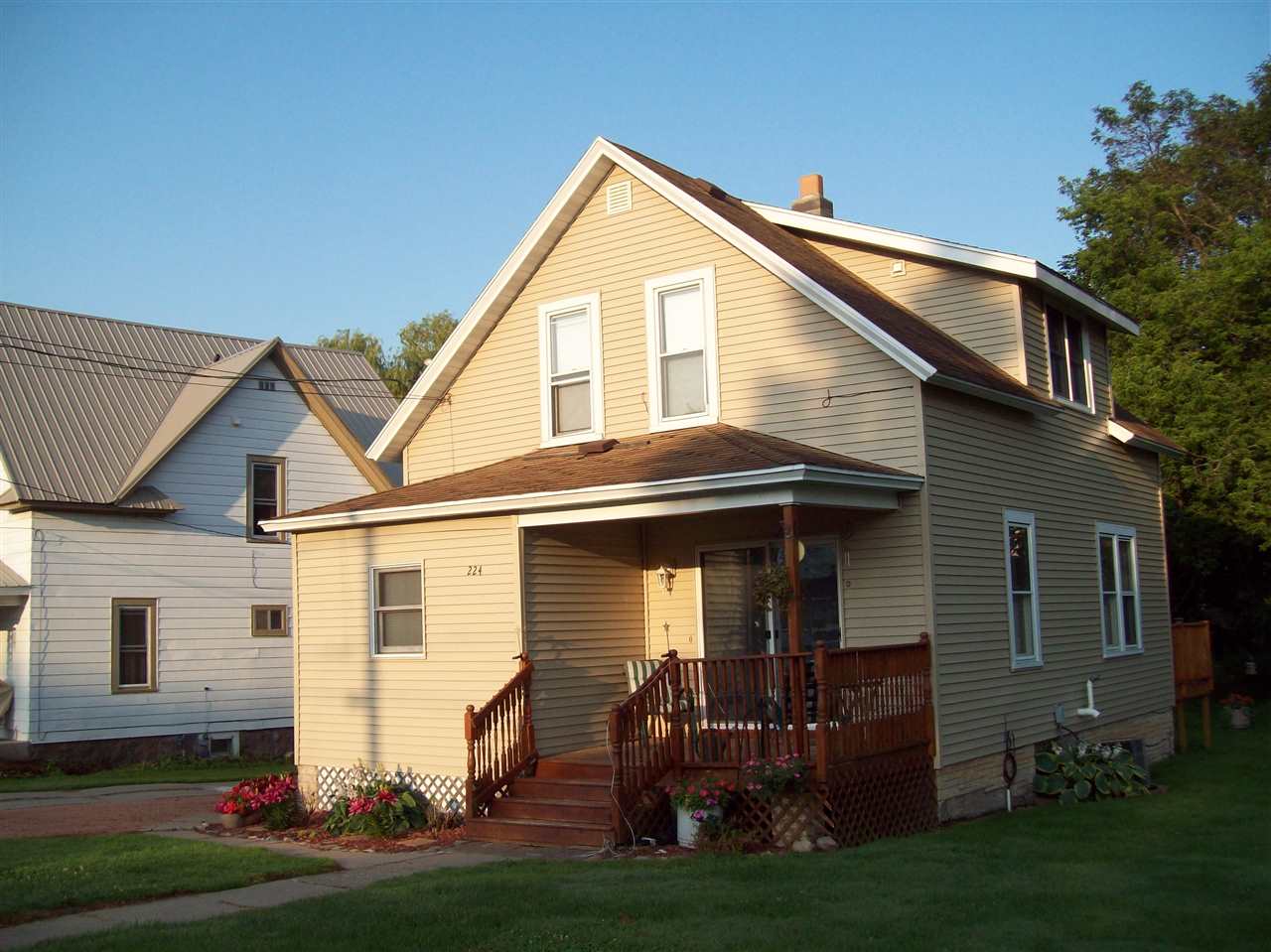 916 Lakeside Street