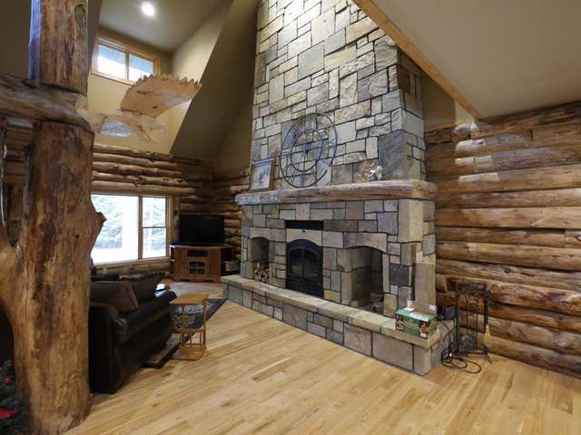 1002 DYERS LN, Eagle River, WI 54521