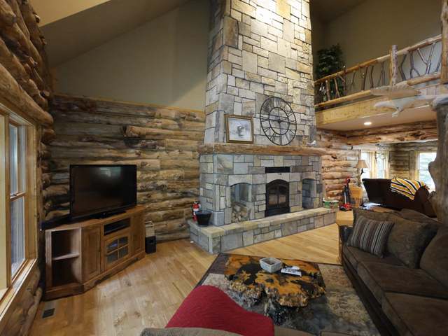 1002 DYERS LN, Eagle River, WI 54521