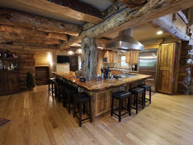 1002 DYERS LN, Eagle River, WI 54521