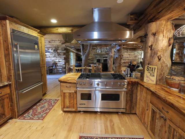 1002 DYERS LN, Eagle River, WI 54521