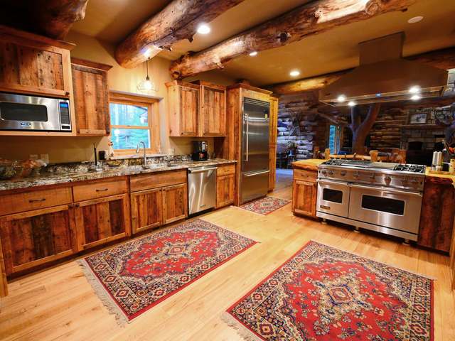 1002 DYERS LN, Eagle River, WI 54521