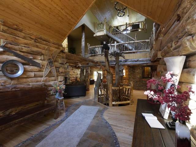1002 DYERS LN, Eagle River, WI 54521