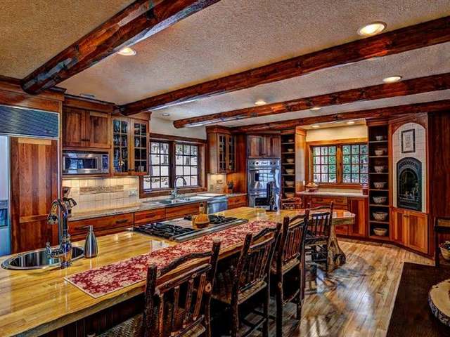 1603 SILVER LAKE RD, Eagle River, WI 54521