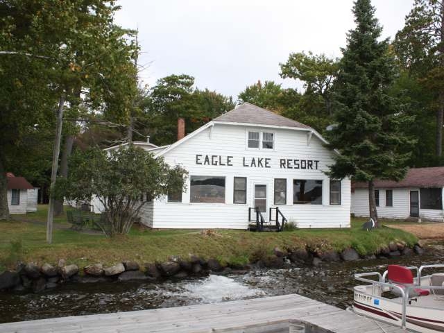 1800 EAGLE PARK LN, Eagle River, WI 54521