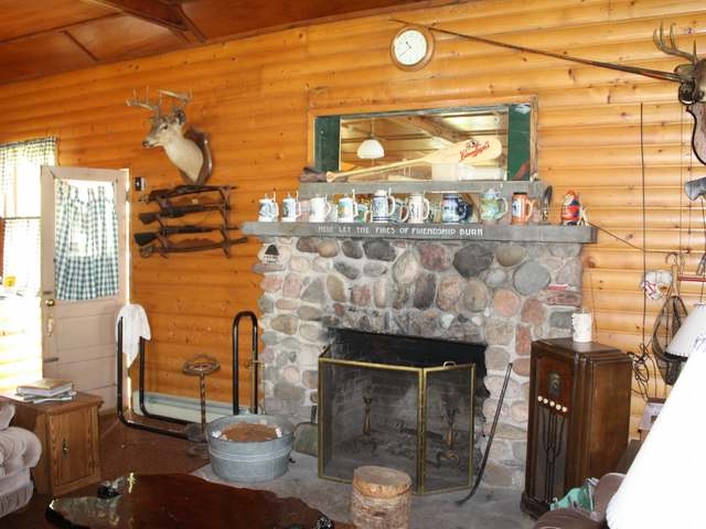 1800 EAGLE PARK LN, Eagle River, WI 54521