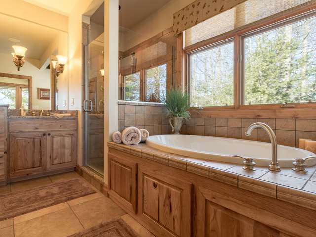 8122 NORTHERN RD, Minocqua, WI 54548