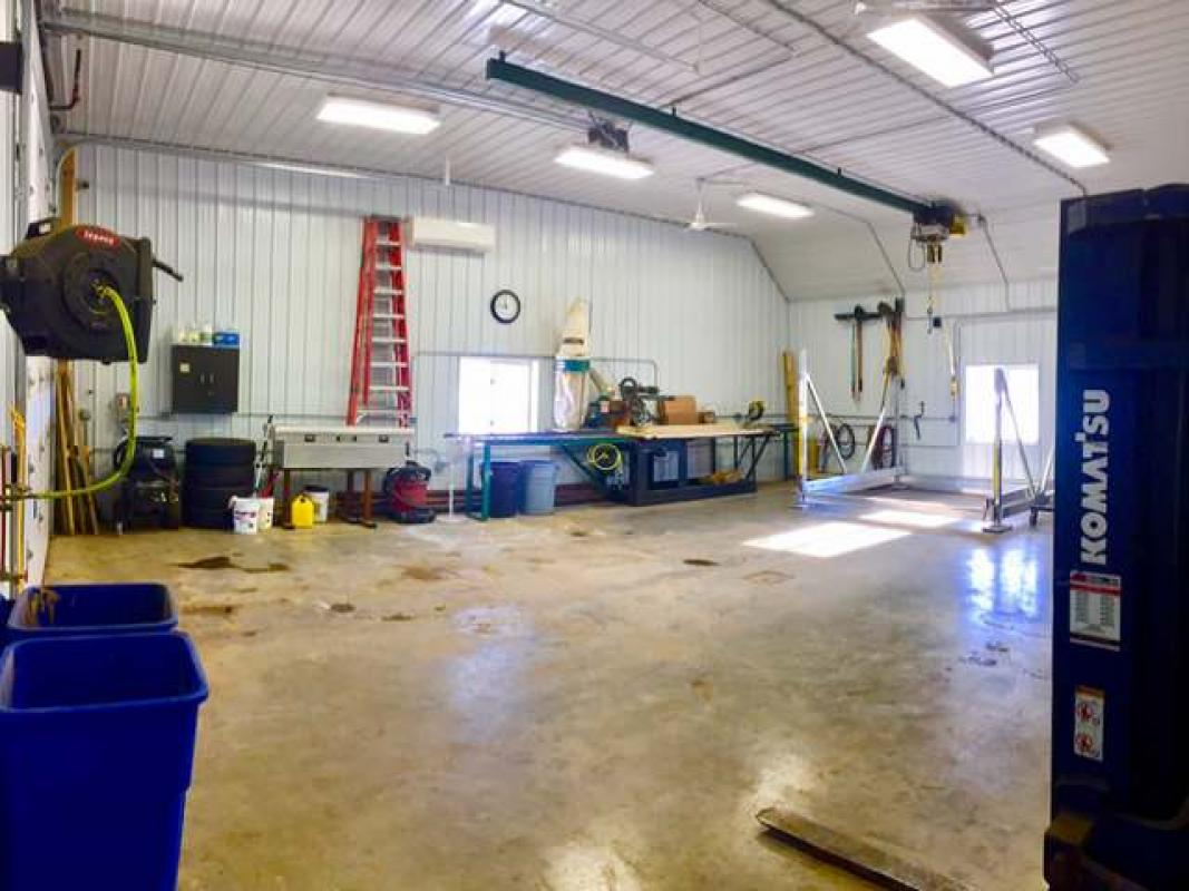 686, 915 4TH AVE N, Y, WI 54552