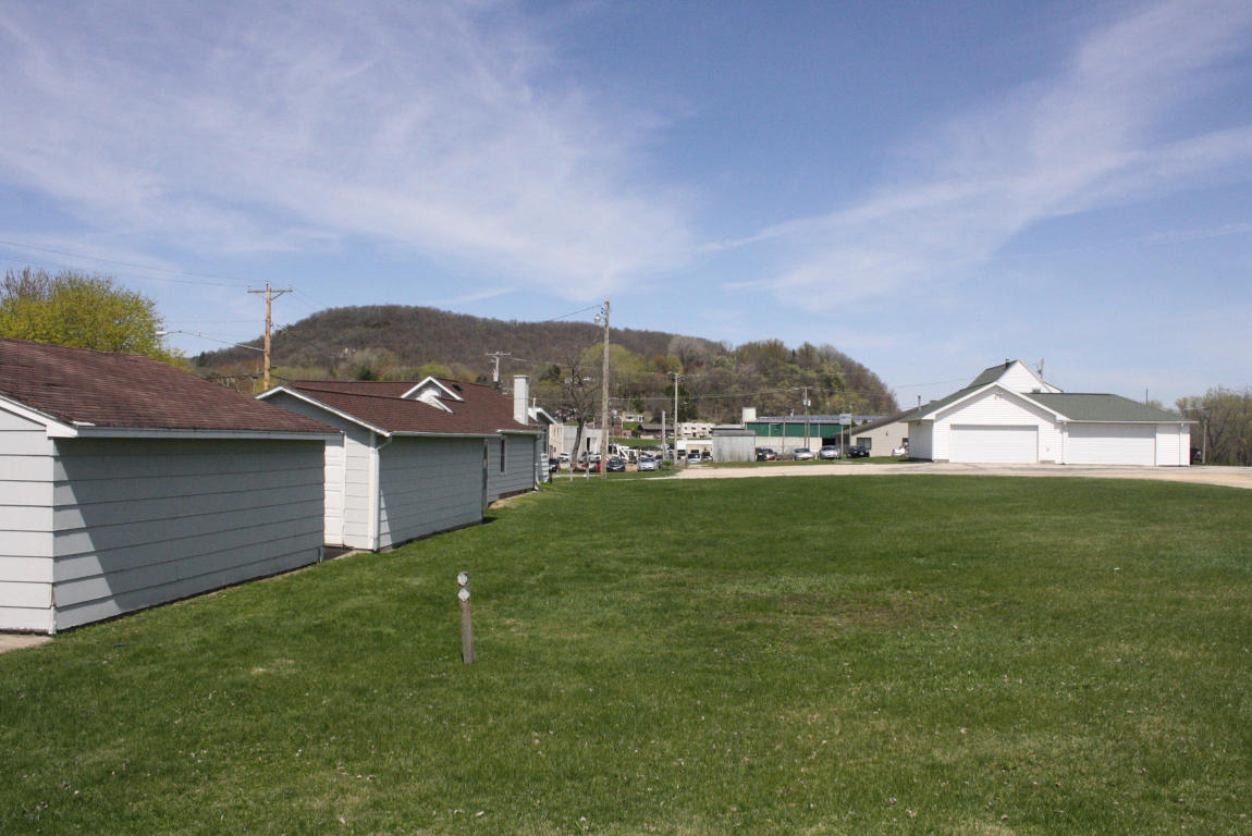 2401 Thomas Ct