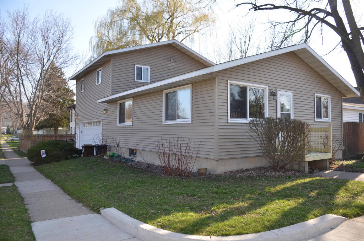 462 Garland St W