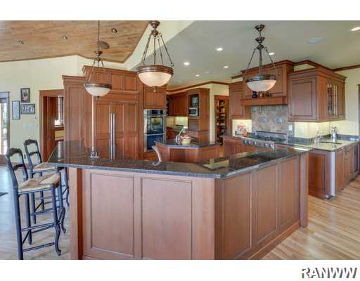 7653 North Road, Eau Claire, WI 54701