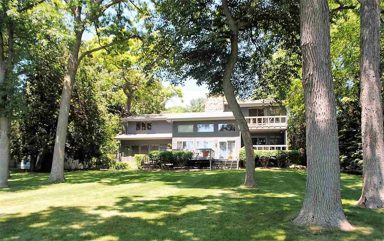 621 Illinois Ave, Green Lake, WI 54941