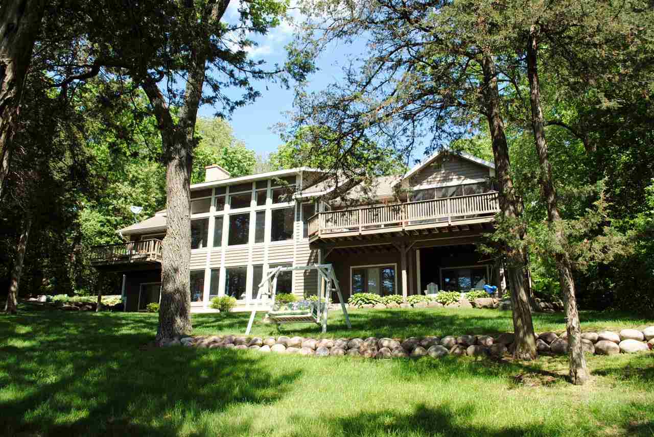 W1762 Sandstone Ave, Green Lake, WI 54941