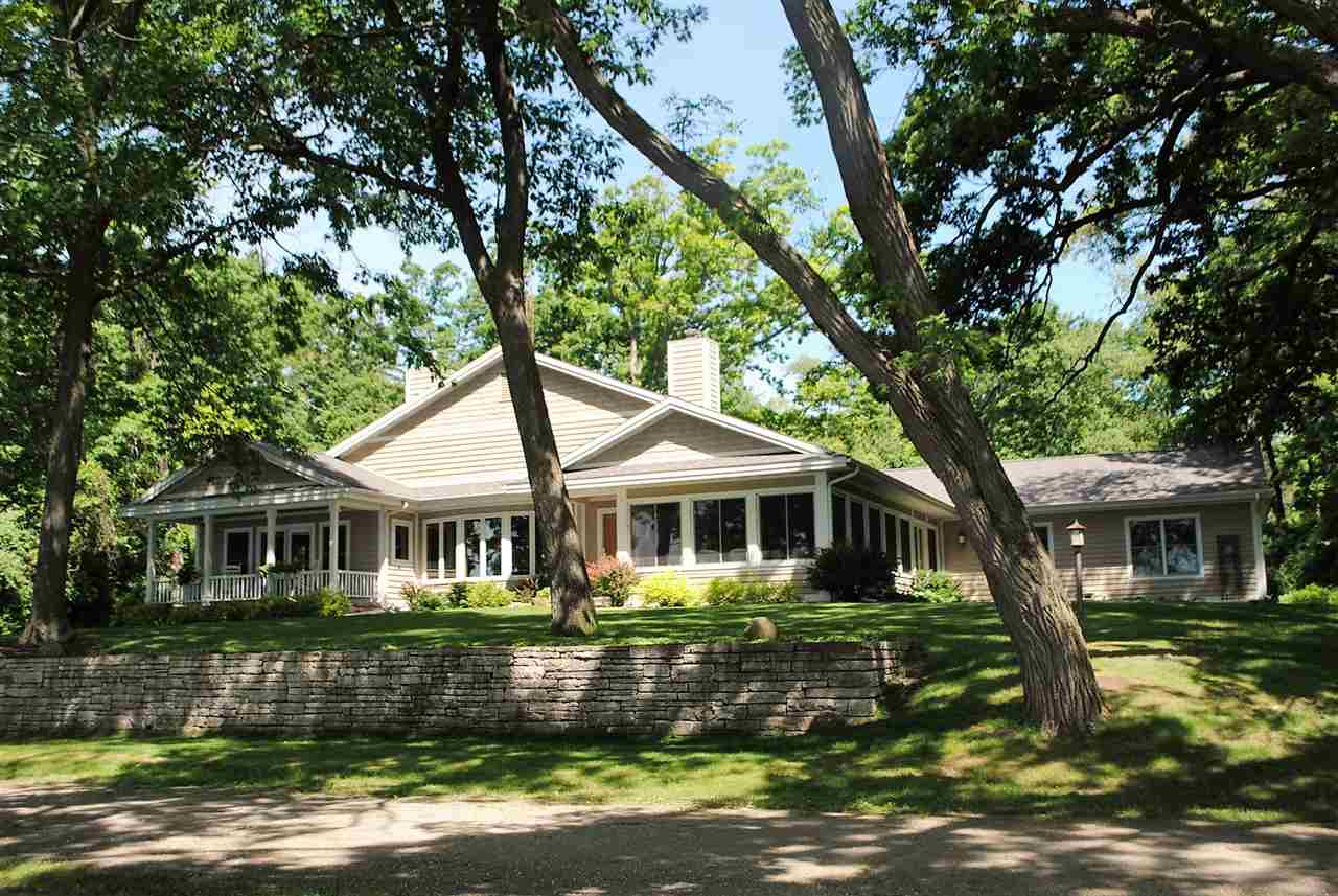 N5316 Shore Dr, Green Lake, WI 54941