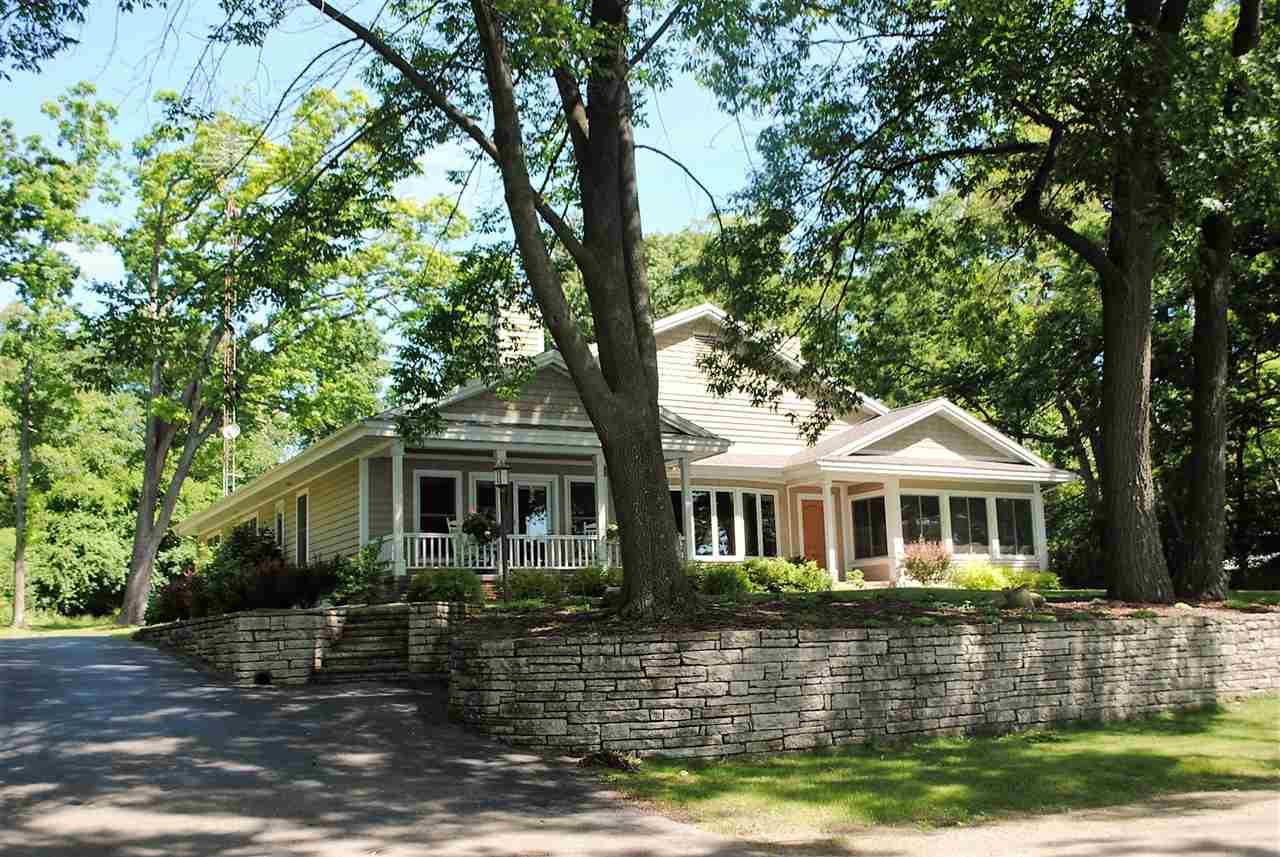 N5316 Shore Dr, Green Lake, WI 54941