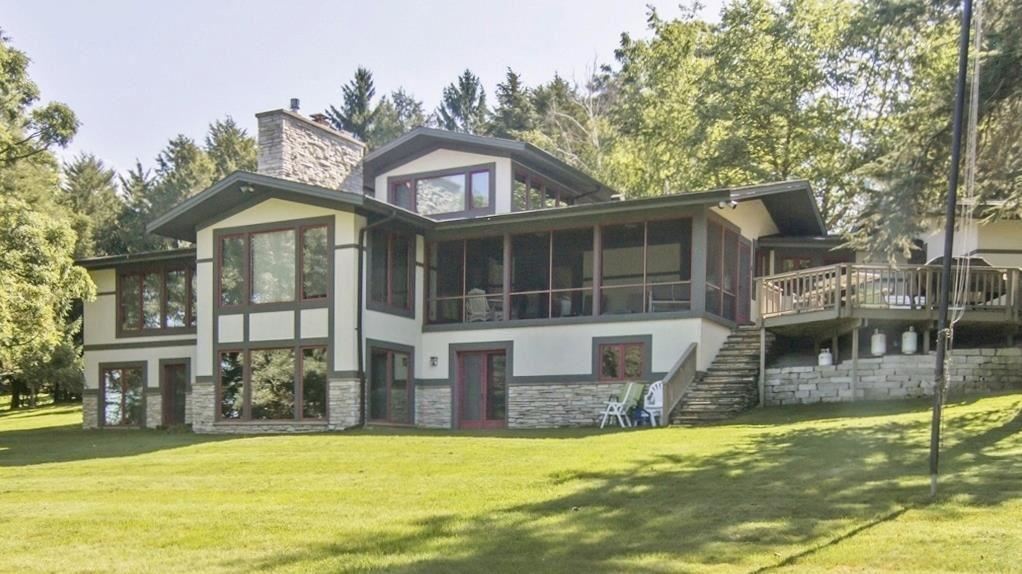 W2270 Oakwood Ave, Green Lake, WI 54941
