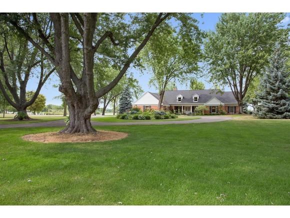 112 Limekiln Dr, Neenah, WI 54956