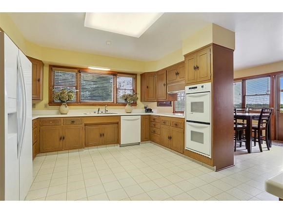 112 Limekiln Dr, Neenah, WI 54956