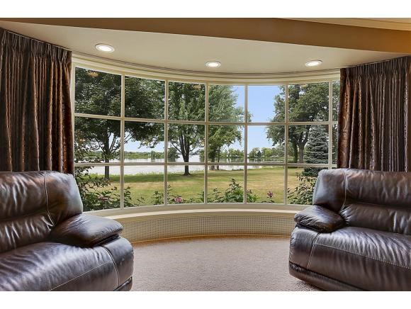 112 Limekiln Dr, Neenah, WI 54956