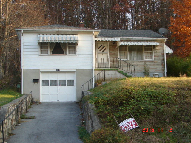 1517 Stadium Dr, Bluefield, WV 24701