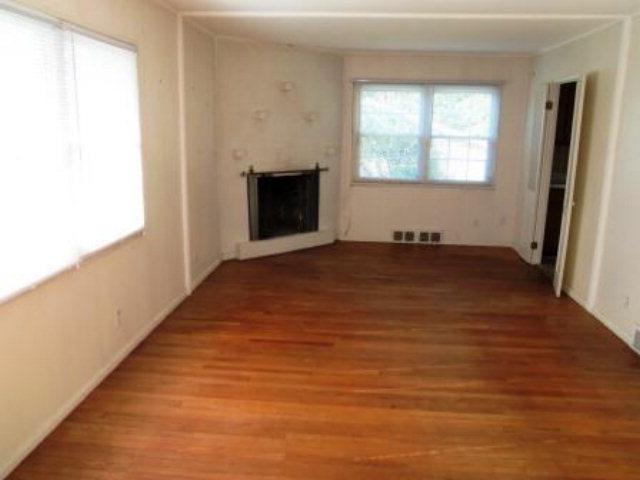 1606 Augusta St Ext, Bluefield, WV 24701