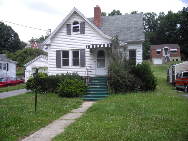 905 College Ave