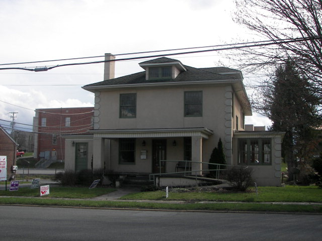 1033 Meador St