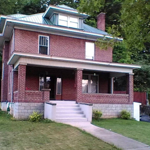 1013 Meador St