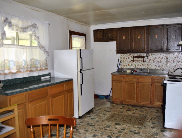67 WOOSLEY ROAD, Pineville, WV 24801