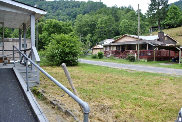 67 WOOSLEY ROAD, Pineville, WV 24801
