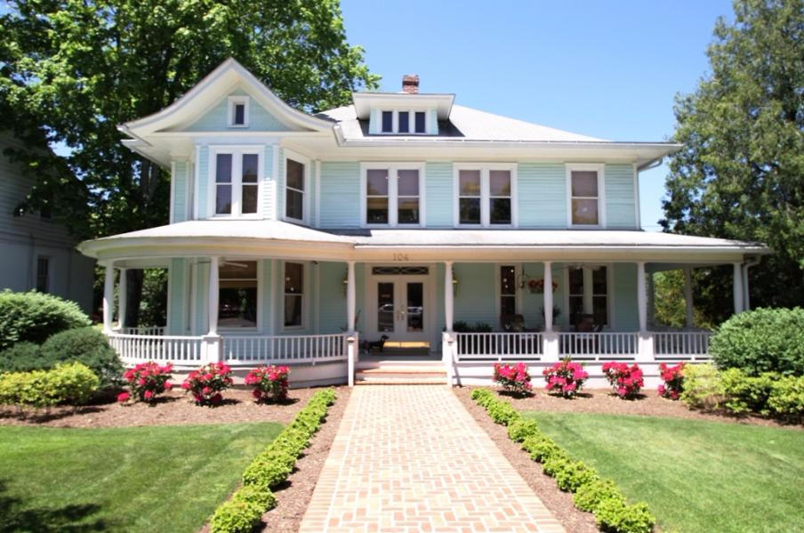 104 W Main St