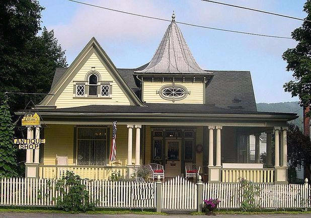 104 W Main St
