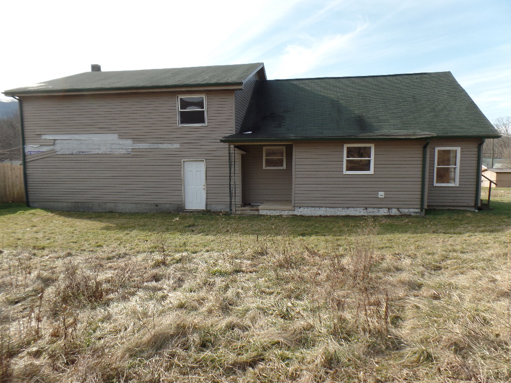 4456 Coal River RdArnett, WV, 25007Raleigh County