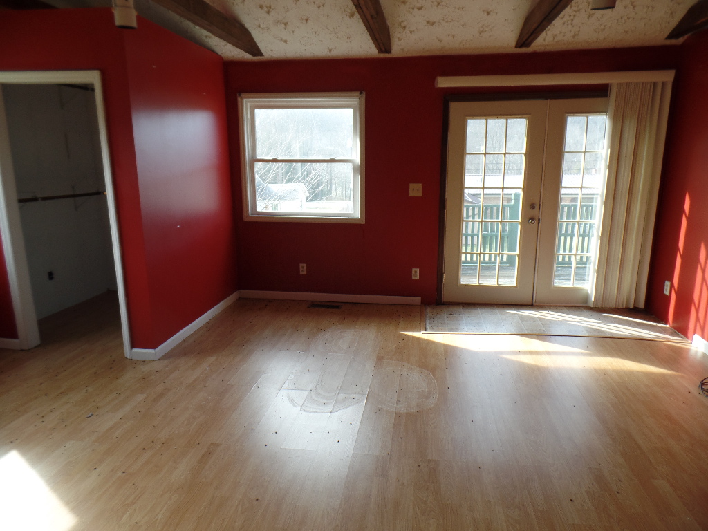 4456 Coal River RdArnett, WV, 25007Raleigh County