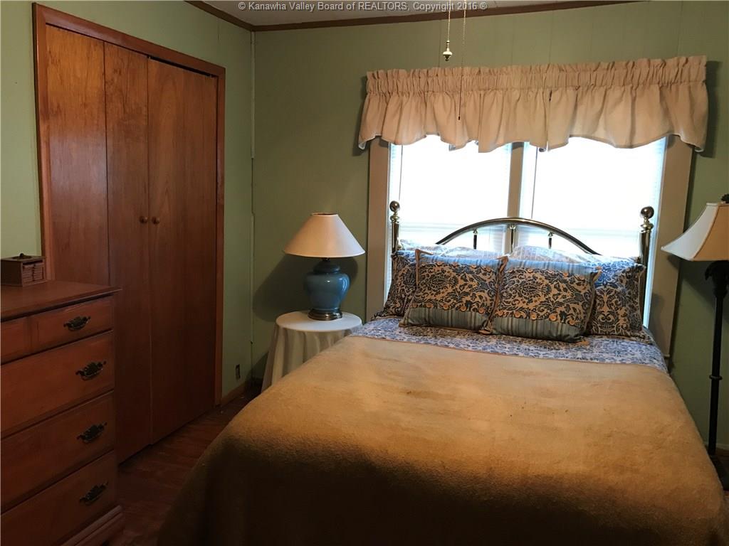 2142 Witcher Creek, Belle, WV 25015