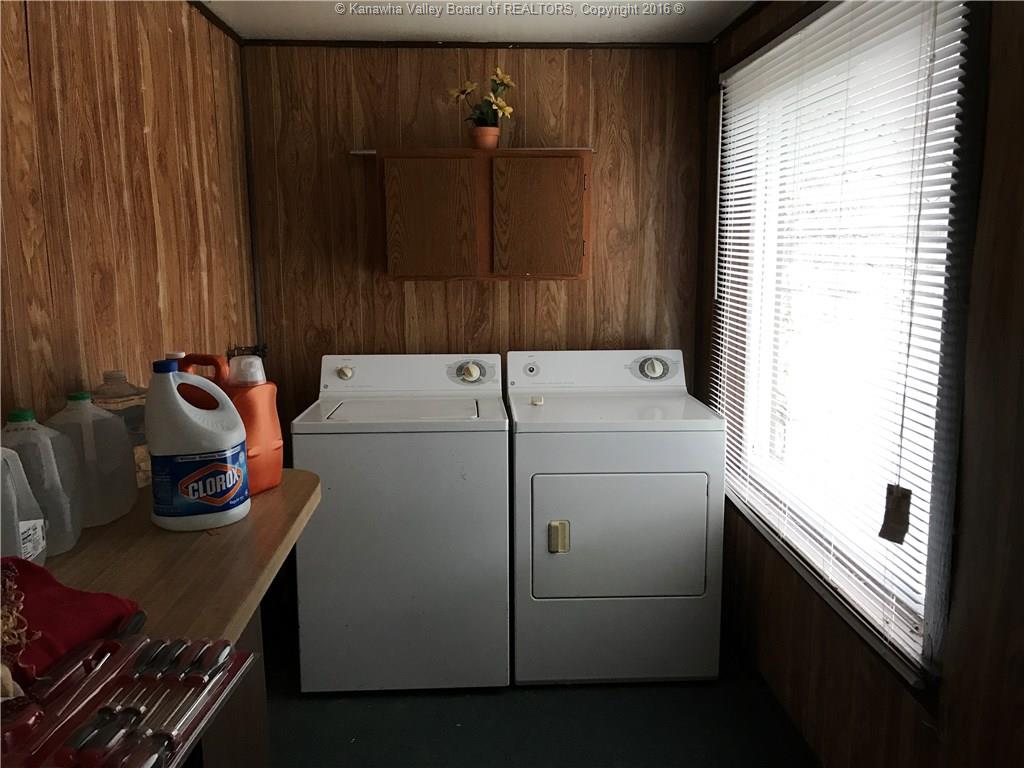 2142 Witcher Creek, Belle, WV 25015