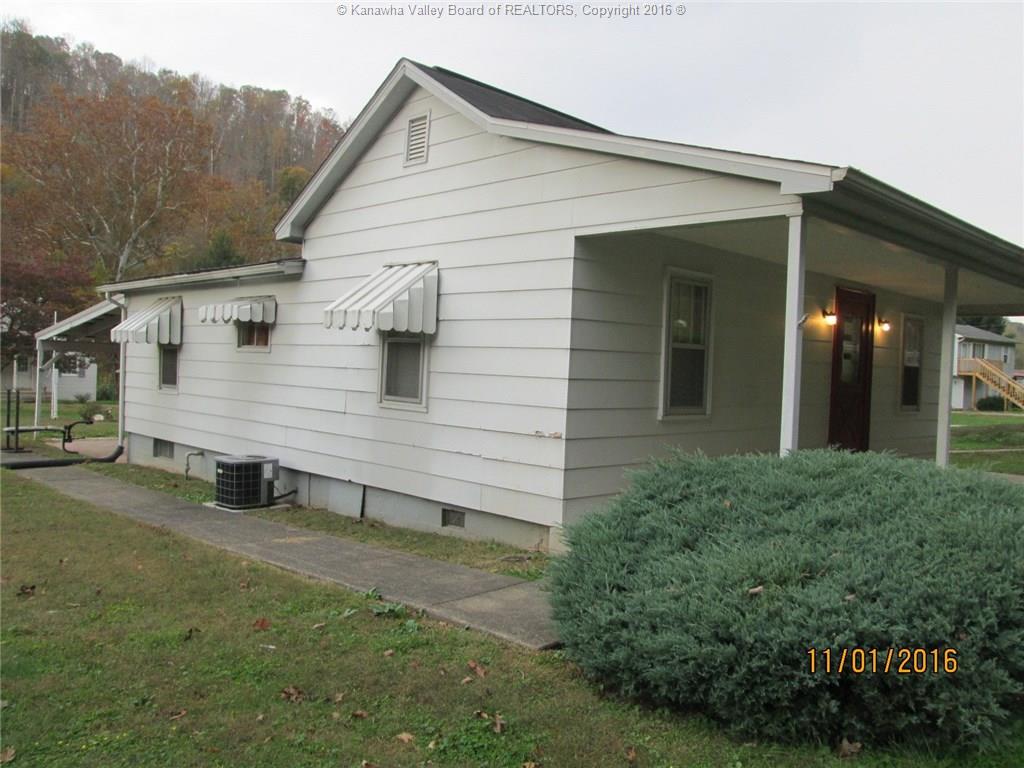 11398 ELK RIVER ROAD N. Highway E, Clendenin, WV 25045