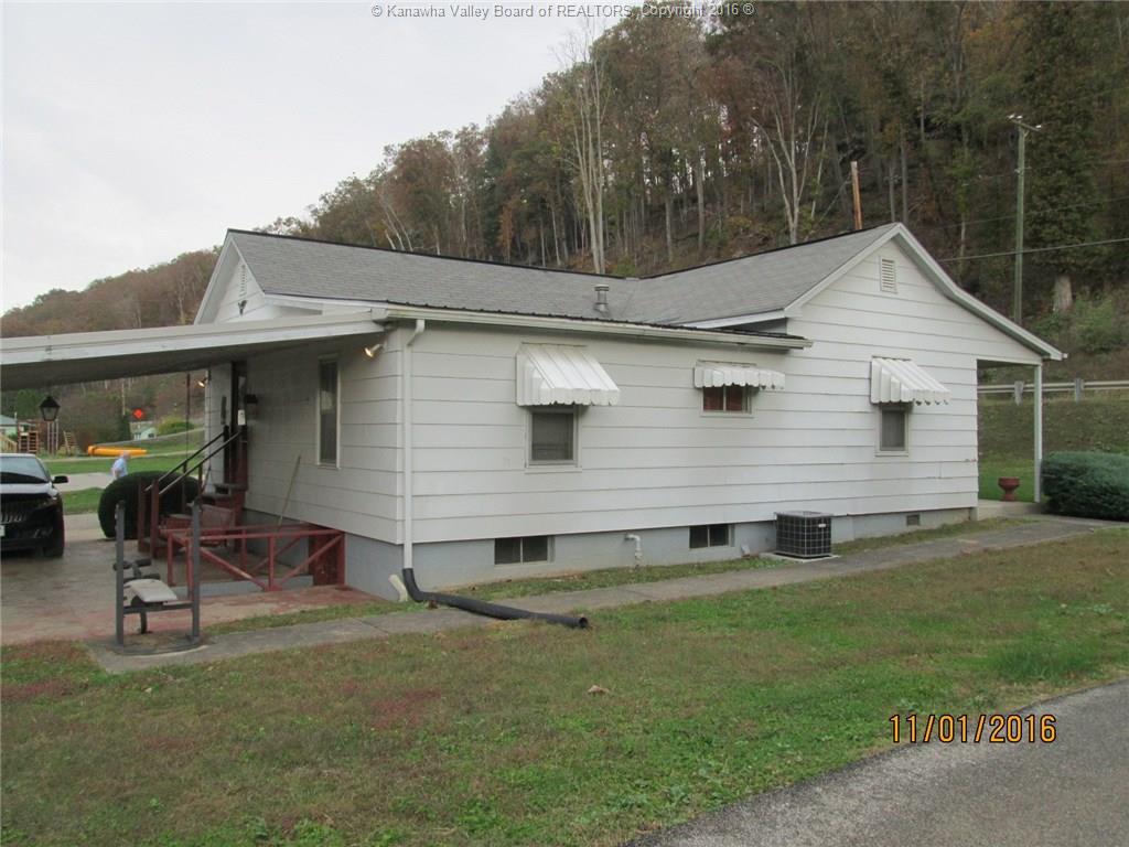 11398 ELK RIVER ROAD N. Highway E, Clendenin, WV 25045