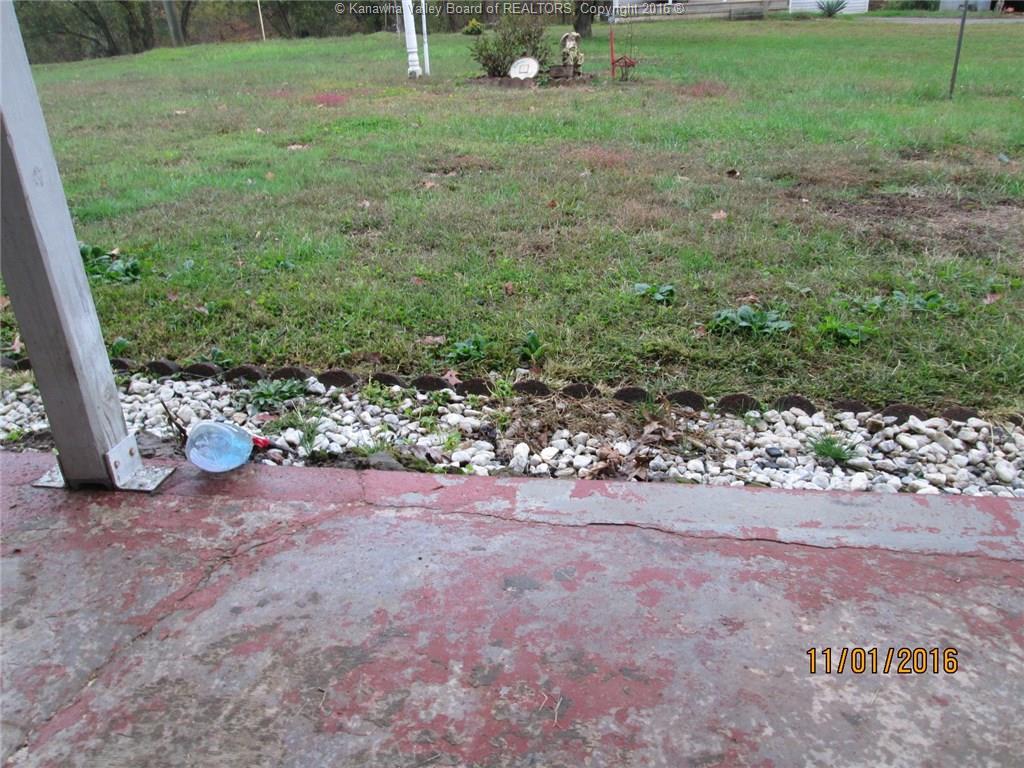 11398 ELK RIVER ROAD N. Highway E, Clendenin, WV 25045