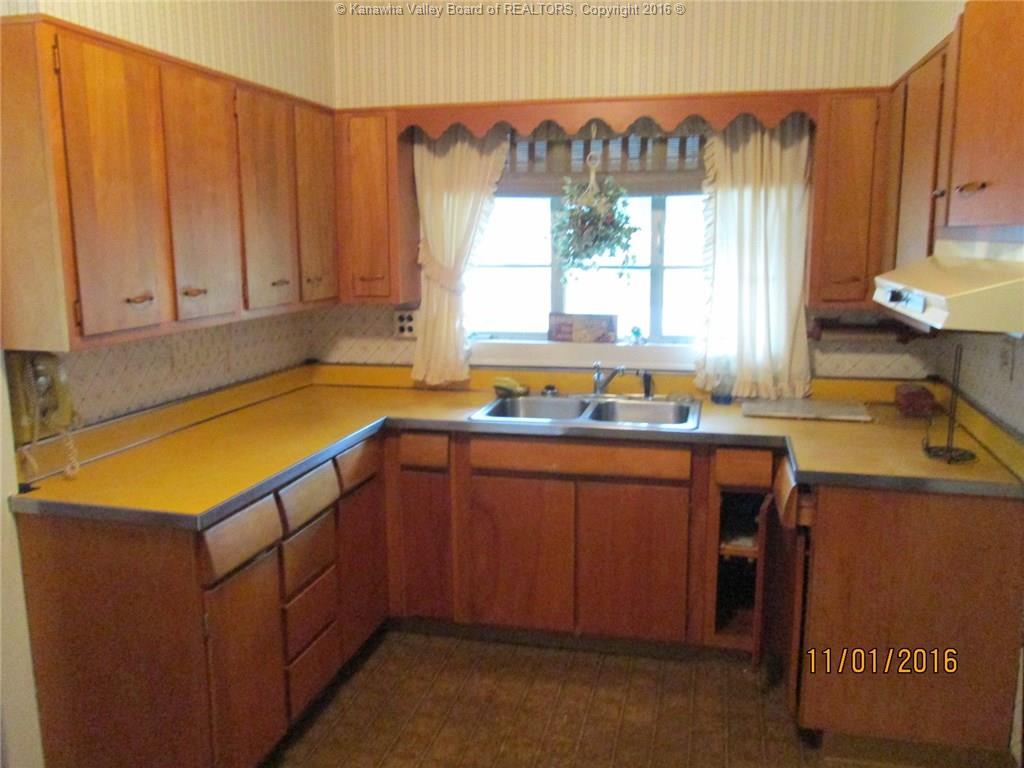 11398 ELK RIVER ROAD N. Highway E, Clendenin, WV 25045